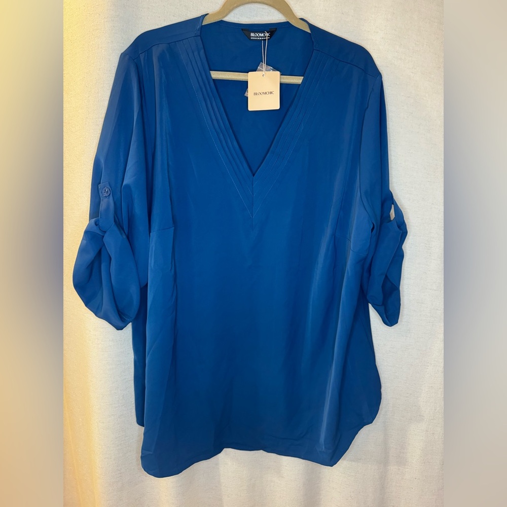BloomChic Royal Blue V Neck Blouse NWT Size 22 24 Flowing Tunic
